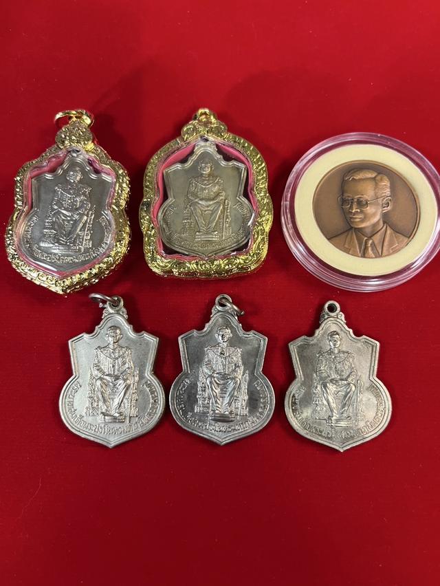 เซ็ท 3 เหรียญในหลวงรัชกาลที่๙ นั่งบัลลังก์ ปี 2539 9