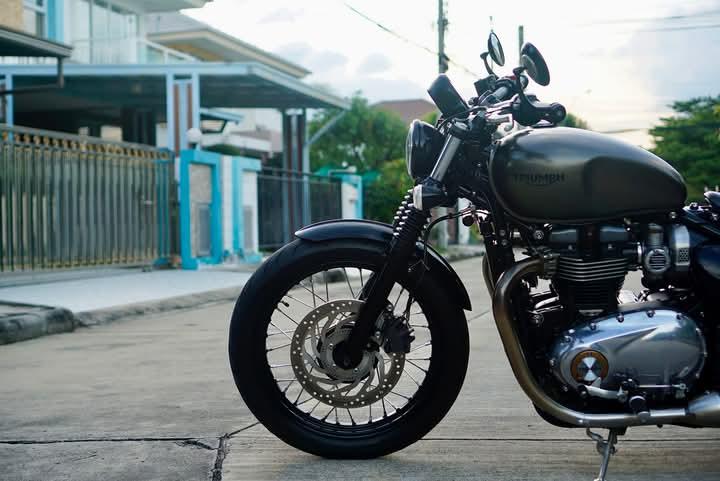 Triumph Bonneville Bobber สภาพดี 8