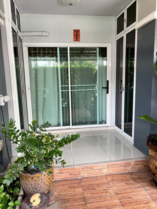 ขายบ้าน ถนน โพธิ์แก้ว  ซอย ลาดพร้าว101 เชื่อมต่อ  ถนน นวมินทร์ เดินทางไปเส้น เลียบทางด่วนรามอินทรา และ ถนนเกษตรนวมินทร์ 5