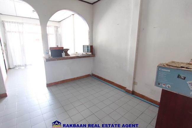 ขาย ทาวน์เฮ้าส์ชั้นเดียว ช.รุ่งเรือง 3 ติวานนท์ 22 (ใกล้ซอยเทพพนม) เนื้อที่ 25 ตรว. 3ห้องนอน 1ห้องน้ำ 1ห้องครัว มุ้งลวด เหล็กดัด พร้อมอยู่ 10