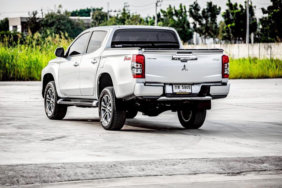 MITSUBISHI TRITON 2.4GT PLUS DOUBLE CAB ปี 2019 สีเทา เกียร์ออโต้  8