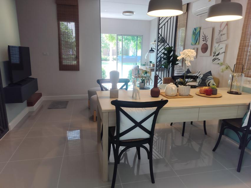 หมู่บ้านจัดสรร อสังหาริมทรัพย์ 11