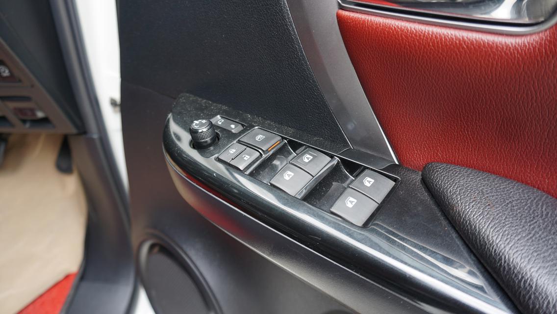 Toyota fortuner TRD Sportivo 2016 รูปที่ 8