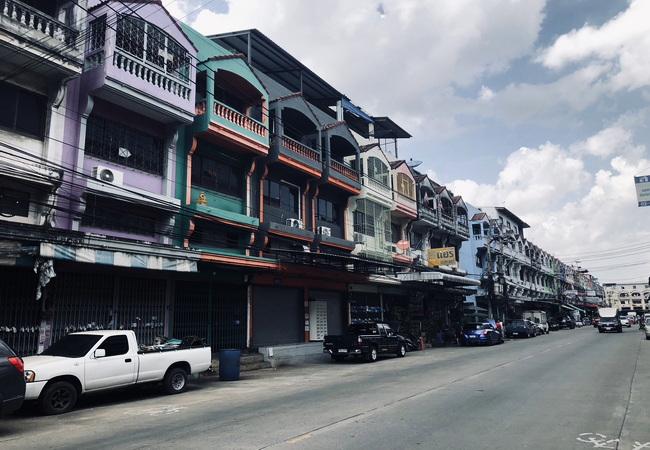 ขายอาคารพาณิชย์ หมู่บ้านดีเค บางบอน เนื้อที่ 26.1 ตร.ว. 3.5 ชั้น 2 น้ำ ติดถนนเมนโครงการ 2