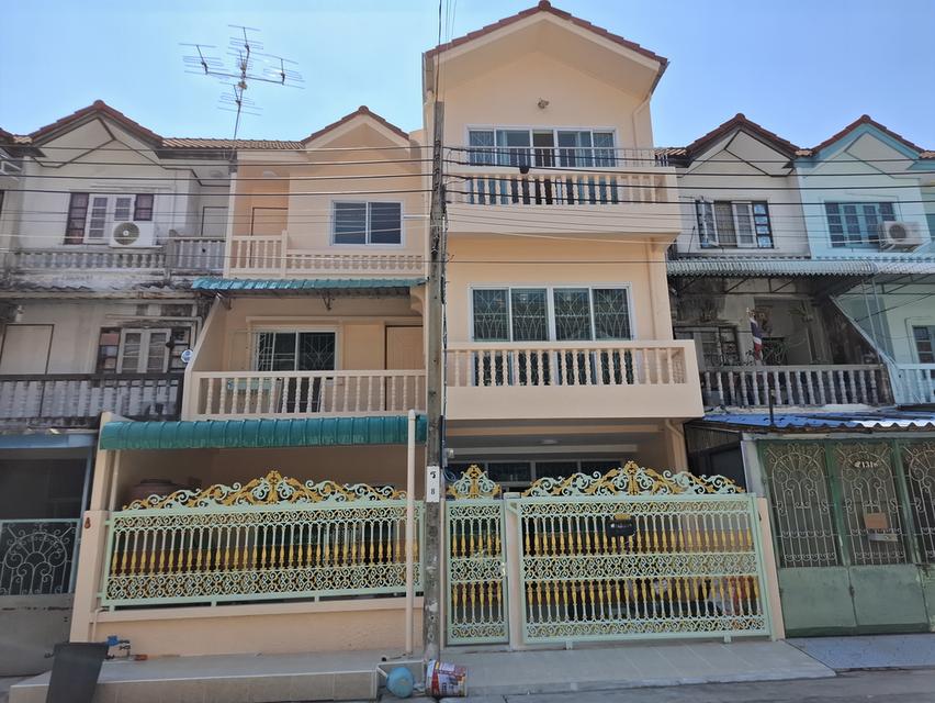 ขายทาวน์เฮ้าส์ 3 ชั้น 2 หลังทะลุกันหมู่บ้านสินทวีสวนธน 1 1