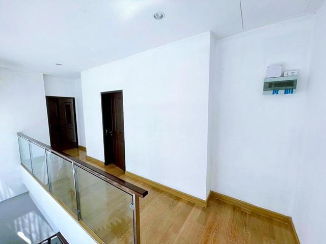 เช่าบ้านใหม่ 3ชั้น+ดาดฟ้า 74 ตร.วา. 294 ตร.ม. เดอะ เซอร์เคิล ราชพฤกษ์ 1.4 กม. ตลาดน้ำตลิ่งชัน 900 ม.MRT บางขุนนนท์ 3.2 ก