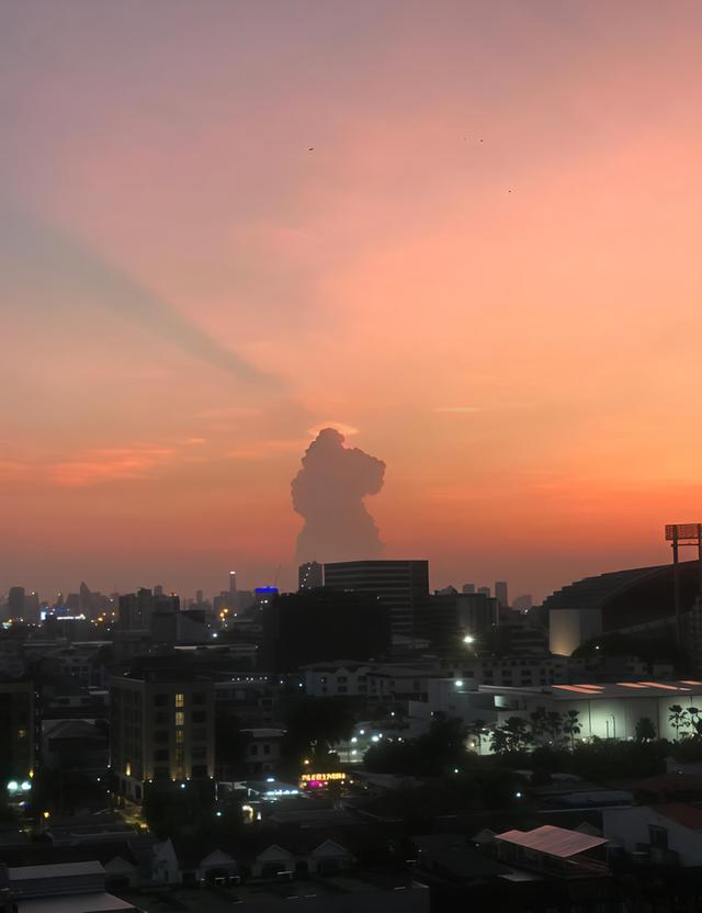 ขายด่วน! คอนโดพร้อมผู้เช่า ชั้น 12 วิวเทพ (พระอาทิตย์ขึ้น-ตก) ใกล้ ABAC หัวหมาก ราคาประเมิน 8.9 แสน แต่ขายเพียง 8.XX แสน! 1