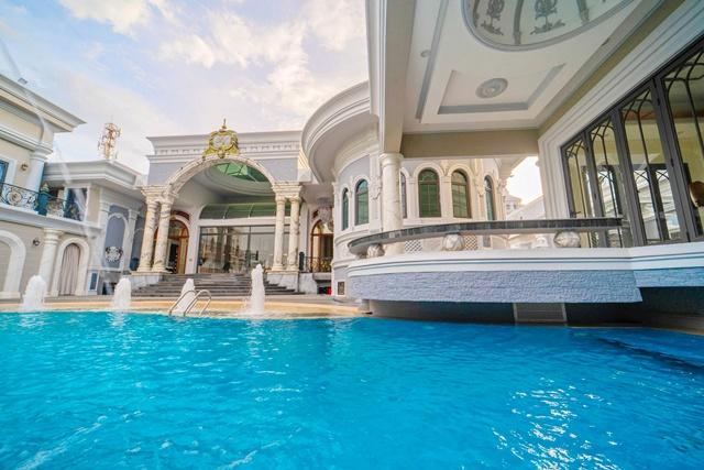 14นาที จากเซนทรัลปิ่นเกล้า ขายคฤหาสน์หรู 3ชั้น รวมชั้นใต้ดินจอดรถ super car 20คัน 2ไร่ 72ตรว. เต็มพื้นที่ ถ.อักษะ พุทธมณ 1