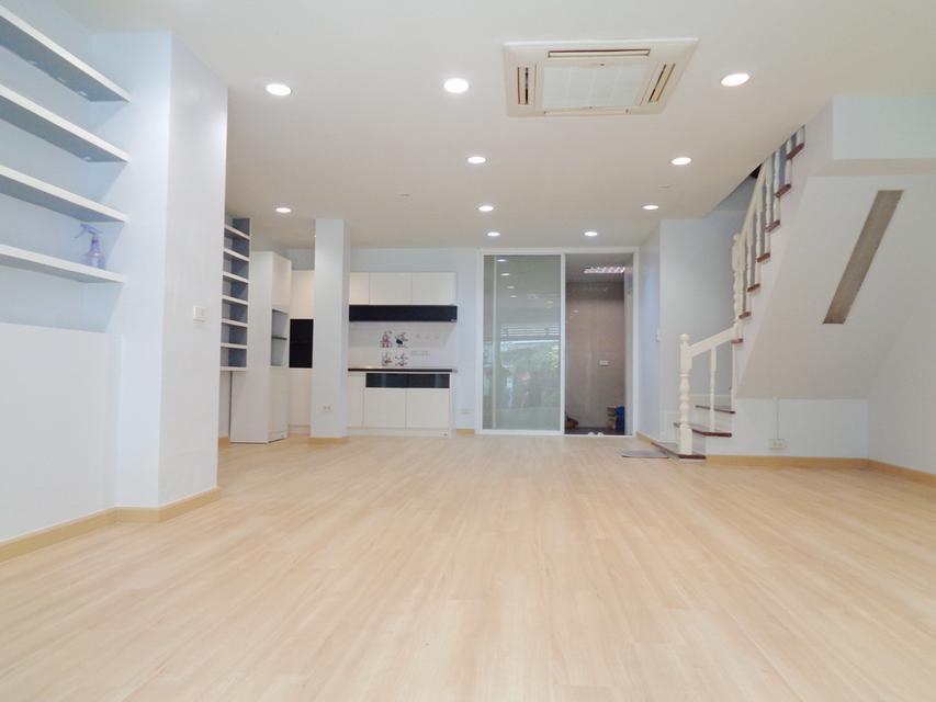 🚩 บ้านรีโนเวท ทาวน์โฮม 3 ชั้น หลังใหญ่ โครงการ เดอะ รีโน่ นวมินทร์ ติดห้างโลตัสนวมินทร์ 4