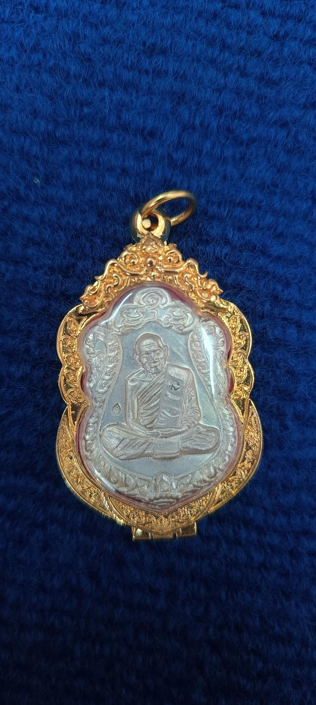เหรียญเสมาหลวงปู่ทิม วัดละหารไร่ รุ่นมงคลศิลาฤกษ์ เนื้อกะไหล่เงิน วัดละหารไร่ ระยอง ปี 2518
