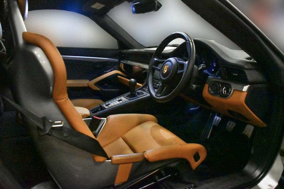 New Porsche 911 Speedster (MT) 9
