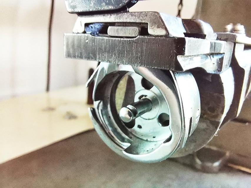 ขายจักรเย็บหนัง จักรกระบอกนอน SINGER 155B-8BV 11