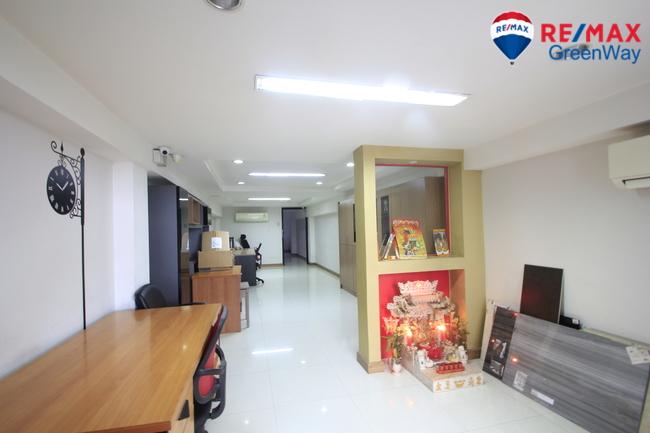 อาคารพาณิชย์เจริญนคร 37 ตกแต่งพร้อมอยู่ 5.5 ชั้น 17 ตร.ว ทำสำนักงานหรืออยู่อาศัยได้ เฟอร์นิเจอร์ แอร์ ใกล้ดิไอคอนสยาม 7.6ล้าน 2