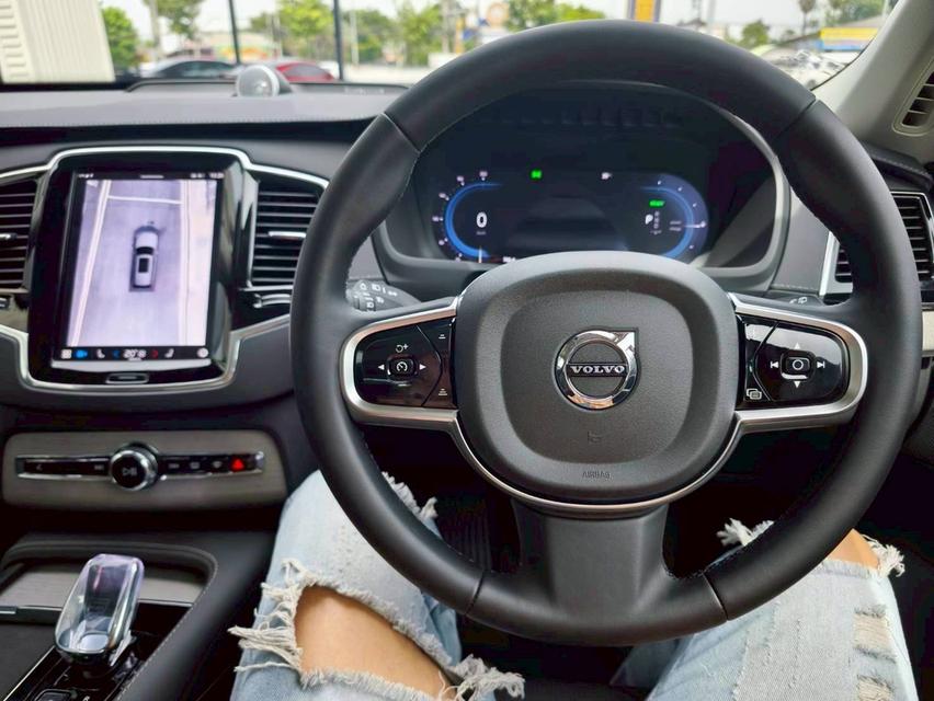รหัสรถ KPV8 2025 Volvo XC90 Recharge AWD Inscription Plug-in Hybrid สีขาว เลขไมล์ 706 KM