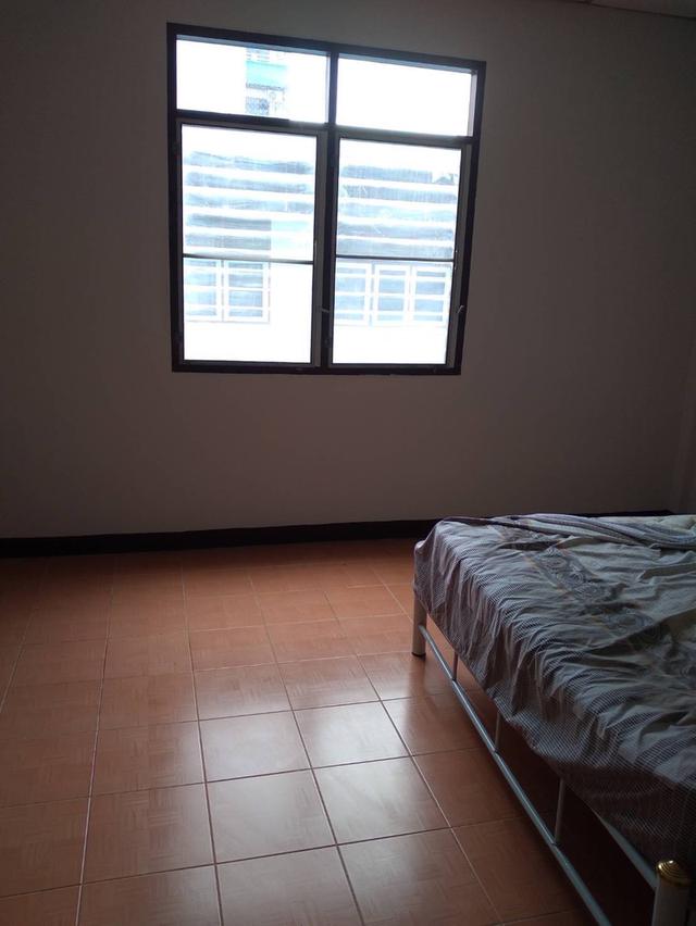 ขายบ้าน 2 หลังติด หลังวิทยาลัยจันทรเกษม รัชดาภิเษก พื้นที่ 73 ตร.ว. ราคา 11 ลบ. สนใจติดต่อ ปุ้ย 08-9920-9893 ไอดี dpawadee 7