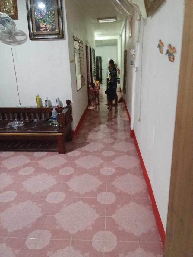 ขายด่วนทาวน์เฮ้าส์ชั้นเดียว บ้านอยู่ด่านนอกสะเดา อ.สะเดา จ.สงขลา ใกล้ศุลกากรสะเดา ซอยธนพัฒน์ 2 2 ห้องนอน 1 ห้องน้ำ 1 ห้องครัว ราคา 800000 บาท 8