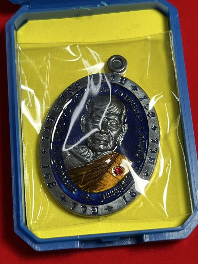 223. เหรียญหลวงพ่อพัฒน์ รุ่น รวย 168 ปี 2566 วัดห้วยด้วน นครสวรรค์ เนื้อนวะชุบแบล็คโรเดี่ยม ฝังพลอยแดง