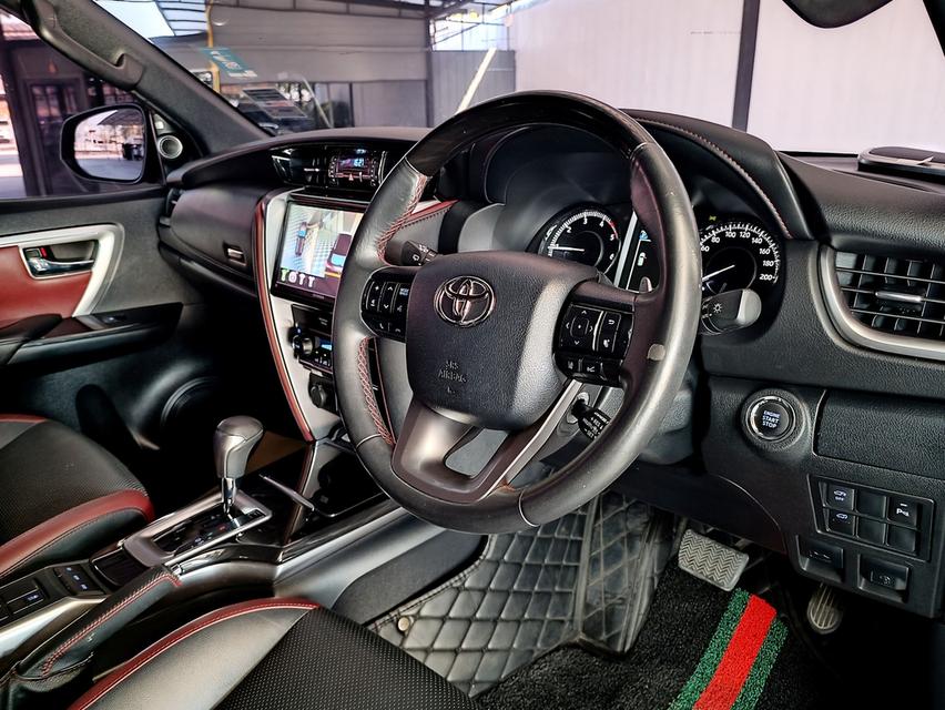 FORTUNER LEGENDER 2.8 V 2WD ปี 2021 ✅ ฟรีค่าจัด-ค่าโอน ✅ ฟรีประกันภัย ✅ ฟรี พรบ 11