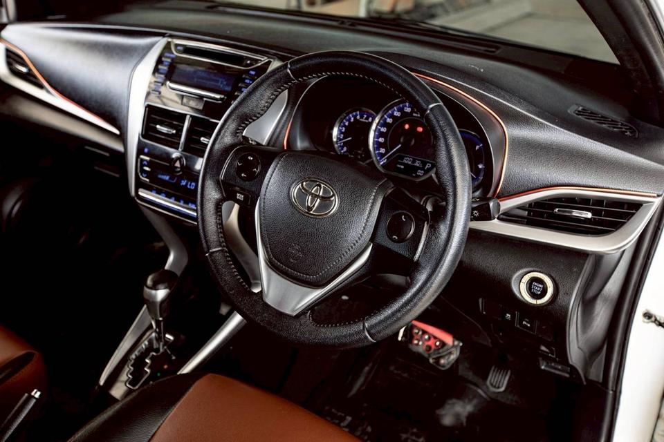Toyota Yaris 1.2G ปุ่มสตาท์ ปี 2018 สีขาว  18