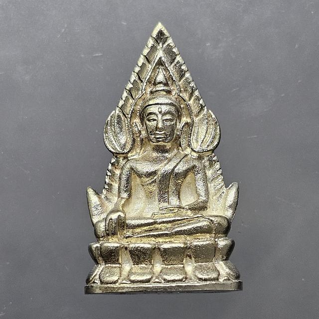พระพุทธชินราช ลอยองค์ เนื้อเงิน พิมพ์เล็ก กรมตำรวจรุ่นแรก รุ่น “ประวัติศาสตร์” พ.ศ.2562 พร้อมกล่องเดิม รูปที่ 3