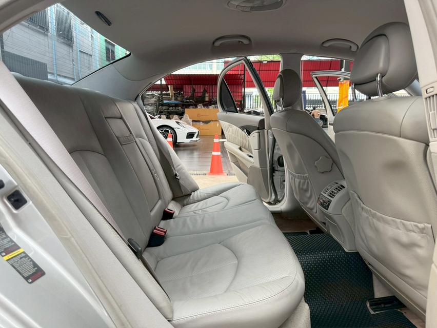 Mercedes-Benz E240 2.6 Avantgarde ปี2003 รถบ้านแท้ สวยสภาพดี 9