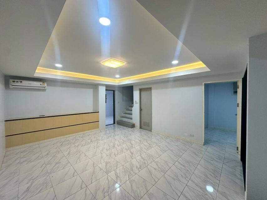 โฮมออฟฟิศ 4 ชั้น หมู่บ้านสินธานี ลาดพร้าว 80 6