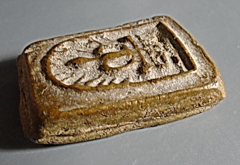 พระลึกลับ / สมเด็จรัศมี เนื้อผงน้ำมันผสมว่าน รูปที่ 4