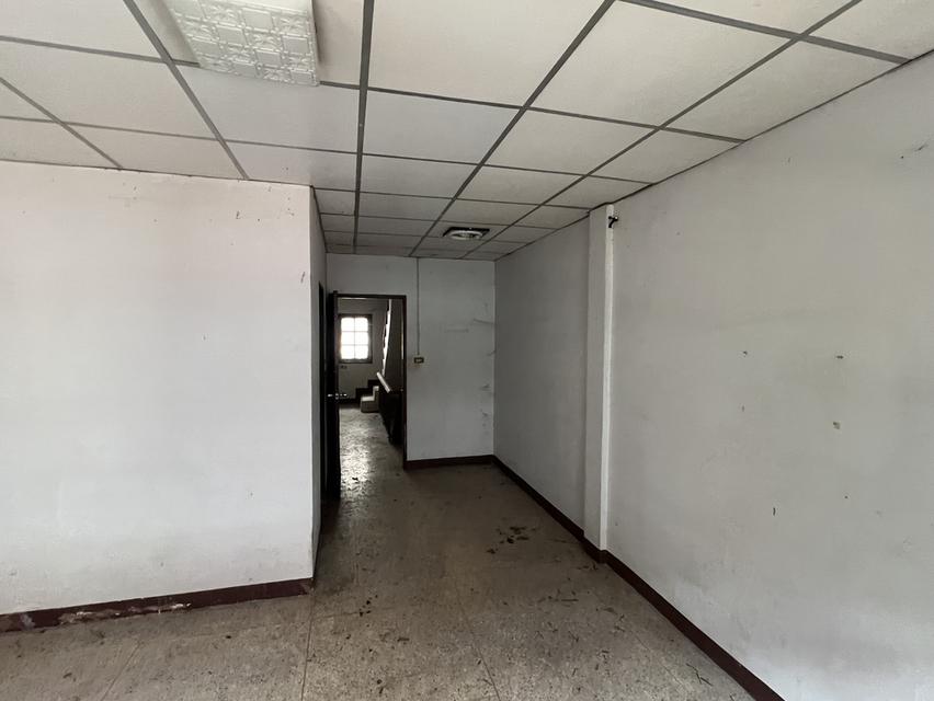 🧨 ถูกเหมือนได้เปล่า! ทาวน์เฮ้าส์ 3 ชั้น พื้นที่เยอะ จอดรถ 2 คัน 🚗 ม.อมรชัย 3 ซอย 7 เพียง 1.65 ลบ. 🔥 เจ้าของใจดี ฟรีโอนทุกบาท! 8