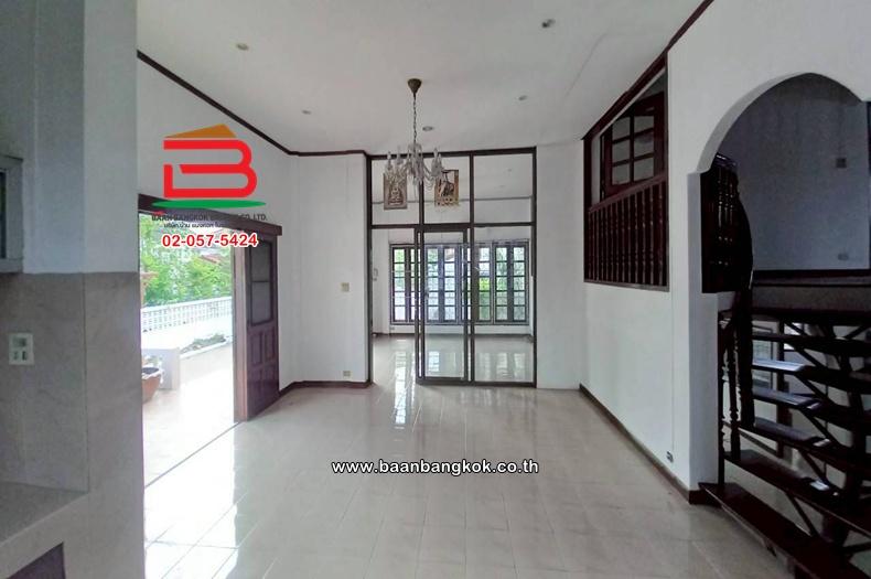 บ้านเดี่ยว เนื้อที่ 105 ตร.ว. หมู่บ้านอยู่เย็น 2 (ซอยรามอินทรา 34 แยก 15) ถนนรามอินทรา แขวงท่าแร้ง เขตบางเขน 2