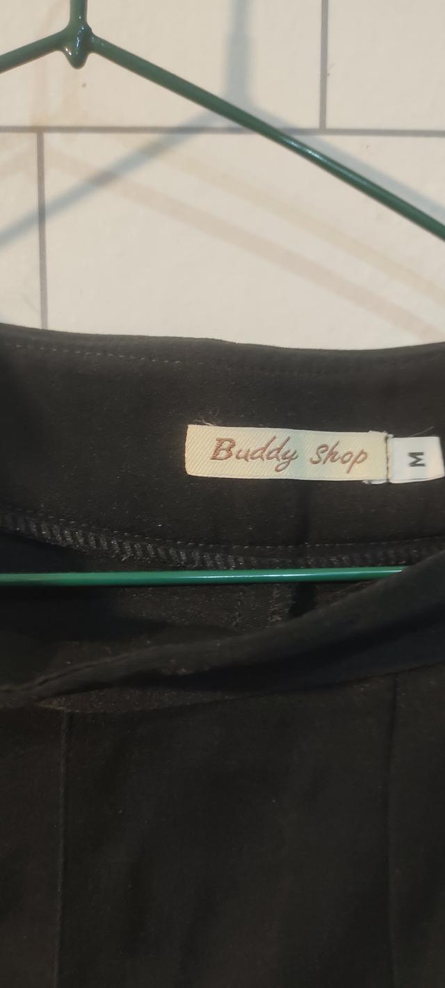 เสื้อผ้าหรูหรามือสอง 10