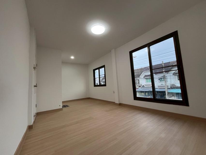 หมู่บ้านมนรดา2 ถนนบางกรวยไทรน้อย ต.บางบัวทอง อ.บางบัวทอง จ.นนทบุรี 15