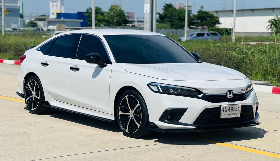 #HONDA NEW CIVIC FE 2.0 e:HEV RS ปี2023 สีขาวเกียร์ออโต้ เครื่องยนต์เบนซิน+ไฟฟ้า