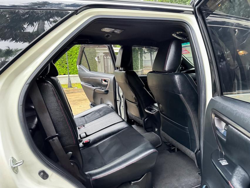 (แจ้งรหัสรถ AVA7357) 💥⭐️ Toyota Fortuner 2.8 GR Sport AT 4WD Black Top ปี 2022 รูปที่ 14