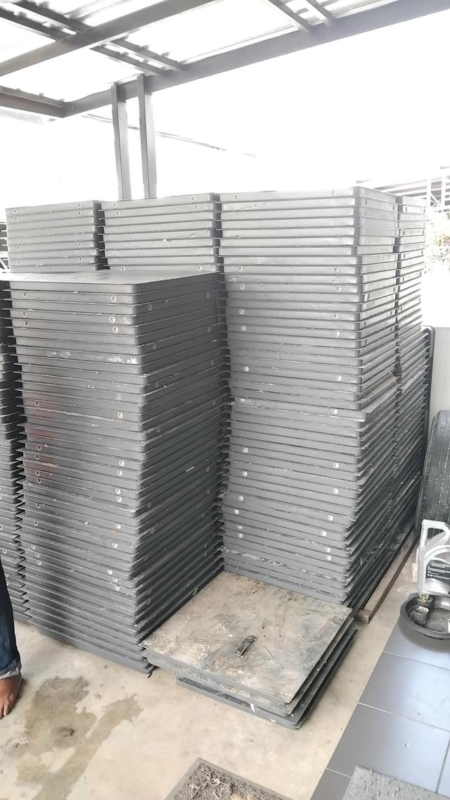 แผ่นพื้นยกสำเร็จรูป Raised floor โครงผิวด้านนอกเป็นเหล็ก ขนาด60*60 ซม. หนาประมาณ33 มม. น้ำหนักโดยประมาณ10 กก. ต่อ1แผ่น แข็งแรงทนทาน 12