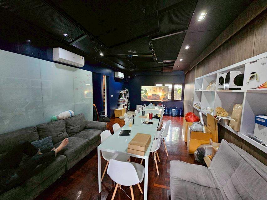 ให้เช่าบ้านสวน 2 ชั้นกลางเมือง บรรยากาศร่มรื่น เป็นส่วนตัว ใกล้รถไฟฟ้า เหมาะสำหรับอยู่อาศัย ทำคาเฟ่ หรือเปิดร้านอาหาร ใกล้เซ็นทรัลลาดพร้าว 9