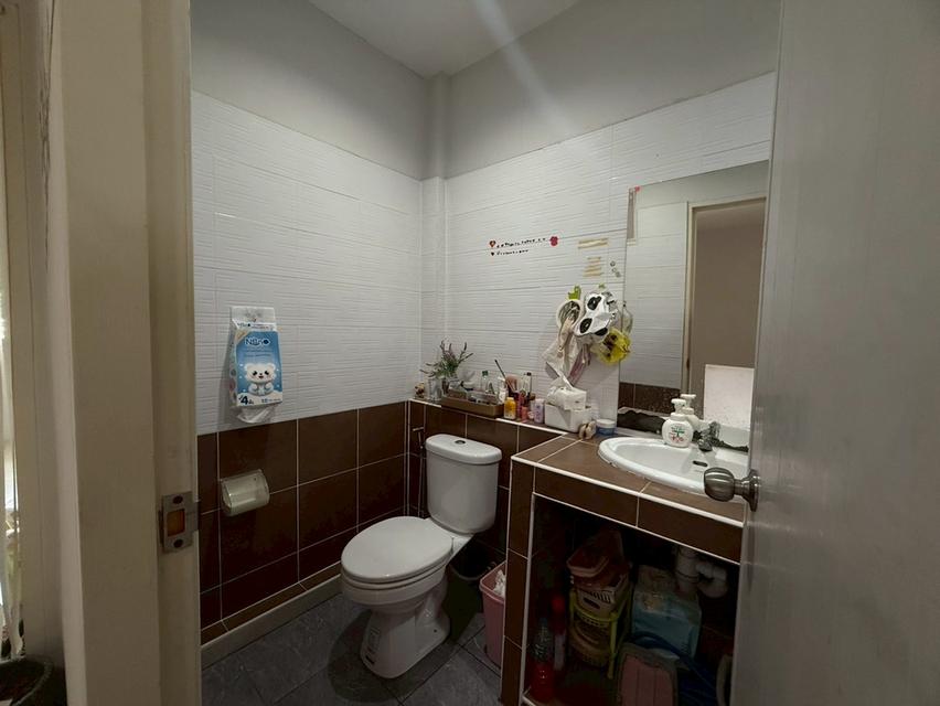 หมู่บ้านสุขสำราญ ลีฟวิ่ง (ประชาอุทิศ 90) ถนน รพช.ประชาอุทิศ  ต.คลองบ้านสวน อ.พระสมุทรเจดีย์ จ.สมุทรปราการ 18