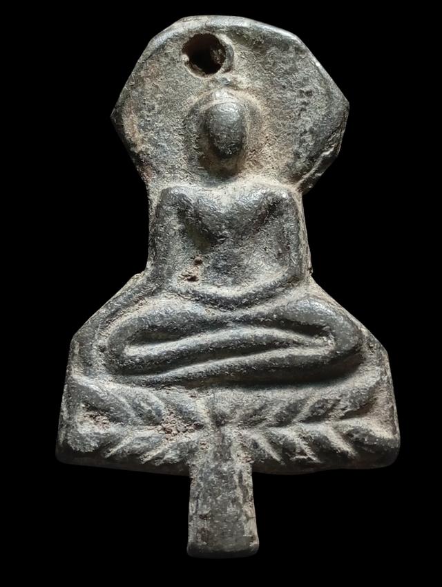 พระขุนแผนใบพุทรา เนื้อชินหลังลายผ้า กรุวัดราชบูรณะ พระนครศรีอยุธยา ตัดชิดเหมือนพิมพ์วัดใหญ่ชัยมงคล ขนาดกำลังห้อยคอ รูปที่ 3