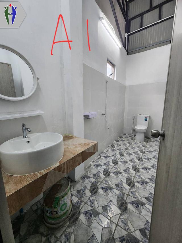 ให้เช่า โกดัง ขายของ ออฟฟิศ หรือ เปิดร้านได้ ถนนเลียบทางรถไฟ นาเกลือ - โกดังให้เช่า หน้ากว้าง 15 เมตร สูง 5 เมตร  พื้นที่ : 220 ตรม.  - 1 ชั้น สามารถท 13