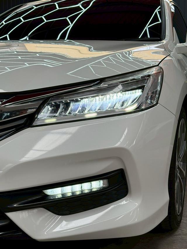 HONDA ACCORD 2.0 EL ปี2018 รถมือเดียว ออกห้างป้ายแดง บุ๊คครบ เช็คศูนย์ทุกระยะ 3