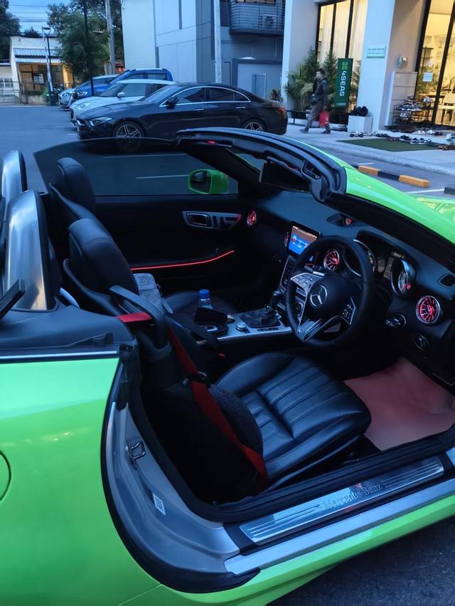 清迈出自用奔驰SLK200硬顶敞篷小跑车