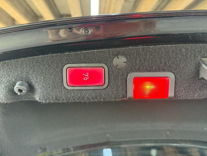 Mercedes-Benz C220d W205 AT ปี 2019 19