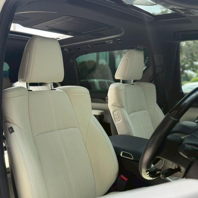 Lexus LM300h 2.5 Hybrid 4WD 2022 สีขาว 13