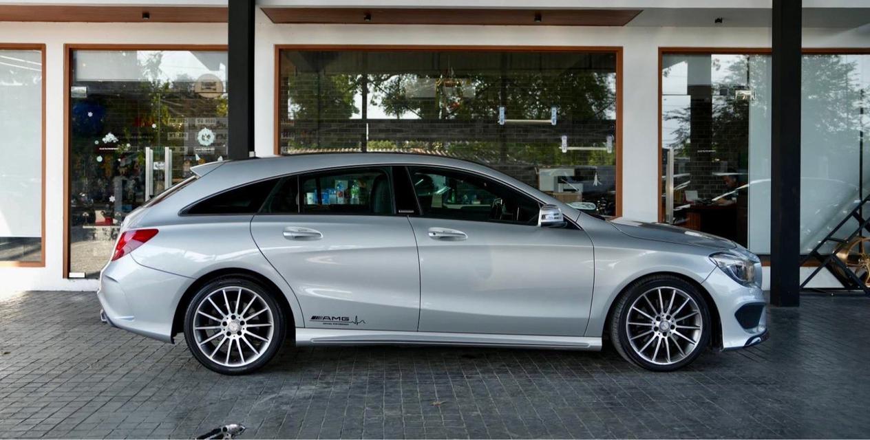 Mercedes-Benz CLA250 W117 AMG Shooting Brake ปี 2016 6