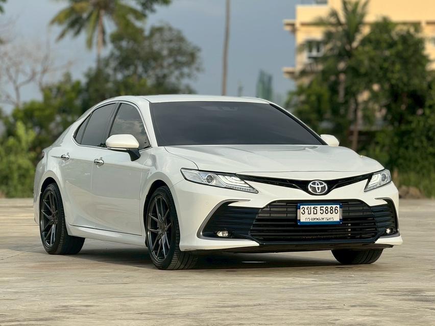 TOYOTA. CAMRY  Sedan 4dr Sport SA 8sp FWD 2.5 (MNC)  Y2022 สีขาว  ออโต้ 9