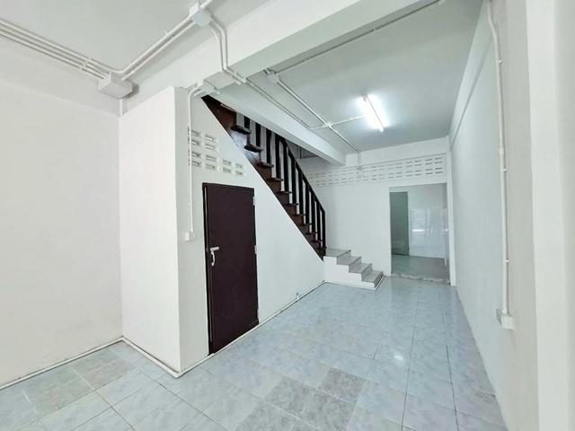 แมคโคร สาทร 1.2 กม. BTS เซนต์หลุยส์ 1.6 กม.ให้เช่าตึกแถว 3 ชั้น รร.นานาชาติเซนต์แอนดรูว์ส 2.8 กม.3 นอน 2 น้ำ เอ็มไพร์ ทา 2