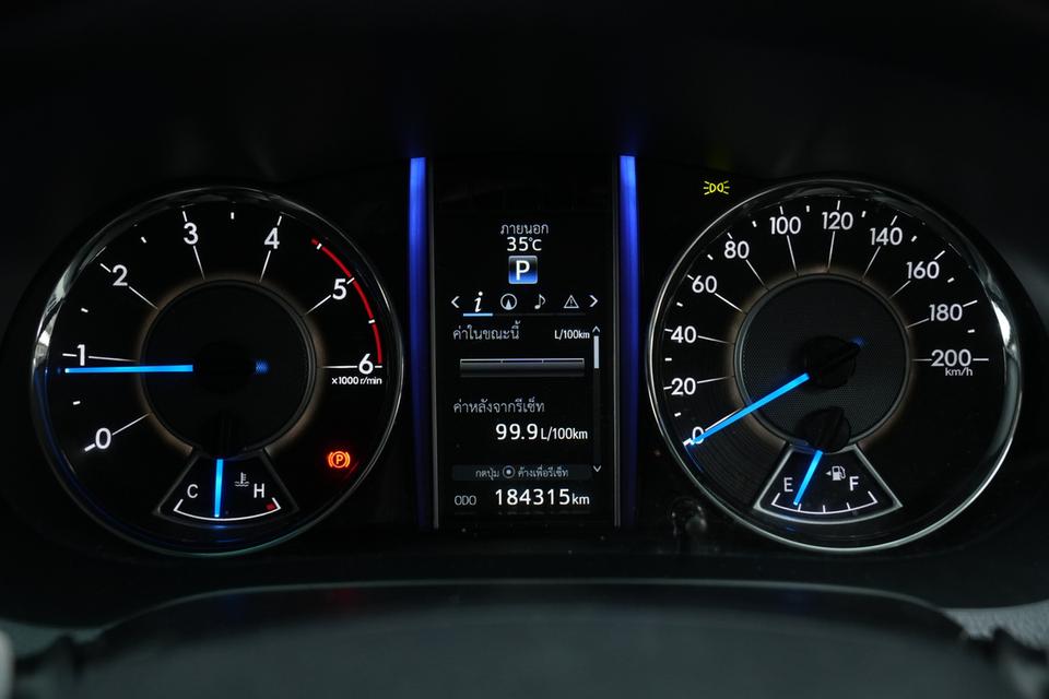 2017 TOYOTA FORTUNER 2.4 V 4WD SUV สีขาว ไมล์ 184315 กม. 20