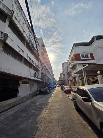 ให้เช่าตึกแถว 4 คูหาทะลุถึงกัน พื้นที่กว่า 500 ตรม. ย่านสาทร ซอยนราธิวาส 14 เหมาะทำออฟฟิศและเก็บสต๊อก 8