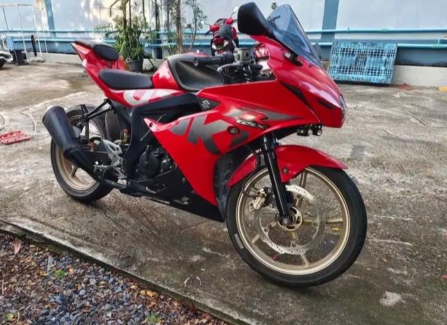 Suzuki GSX-R150 สีแดง 3