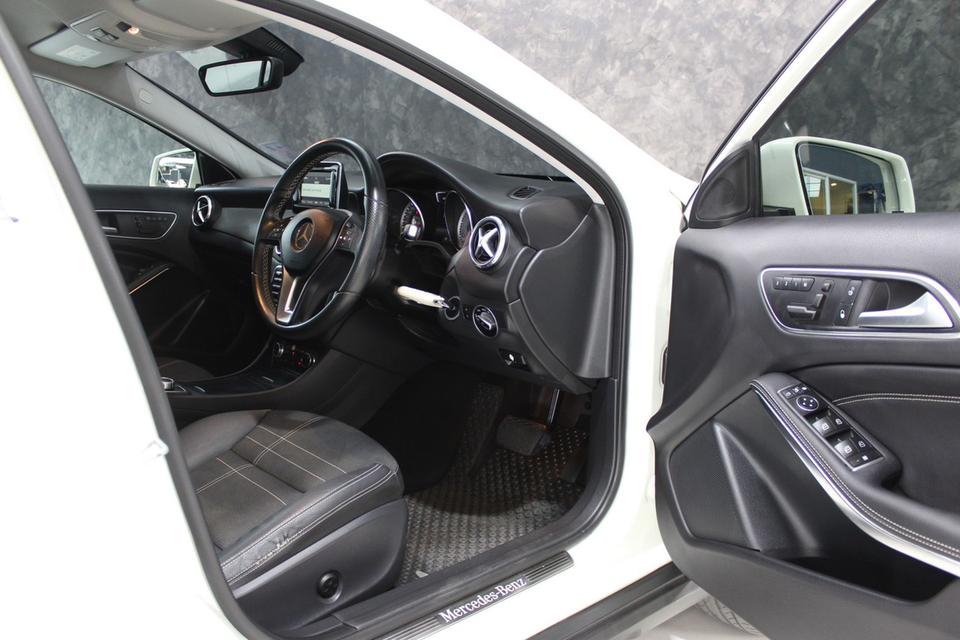 รหัสรถ JRS6142 GLA 200 ปี 2016 สีขาวสวยๆ รถ suv 11
