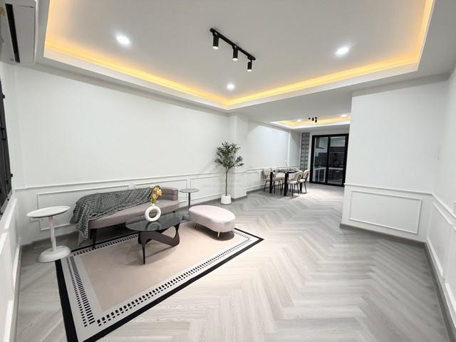 ขายทาวน์โฮม 2 ชั้น 120 ตรม. หมู่บ้านเลิศอุบล โชคชัย 4 ซอย 22 รีโนเวทใหม่พร้อมเข้าอยู่ ใกล้เซ็นทรัลอีสวิลล์ 10 นาที 5